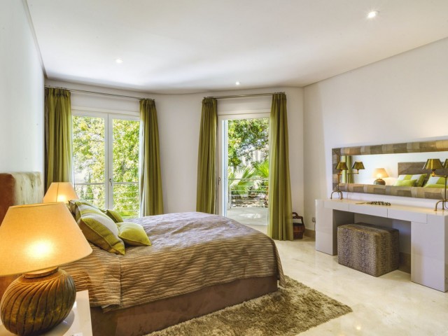 Villa con 5 Dormitorios  en El Madroñal