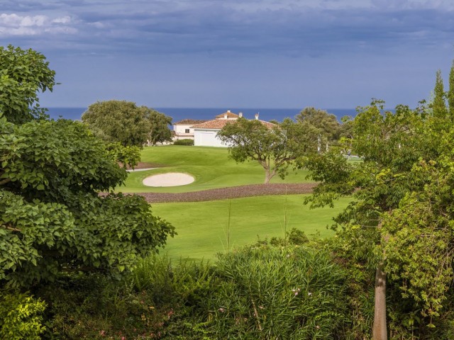 6 Makuuhuoneen Huvila San Roque Club