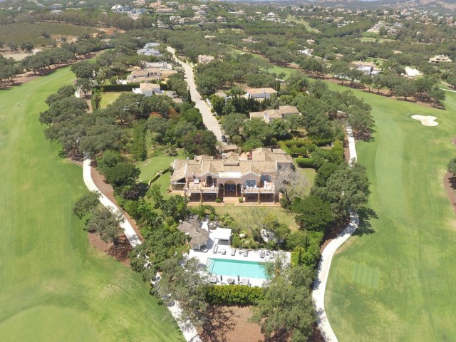 Villa avec 6 Chambres  à San Roque Club