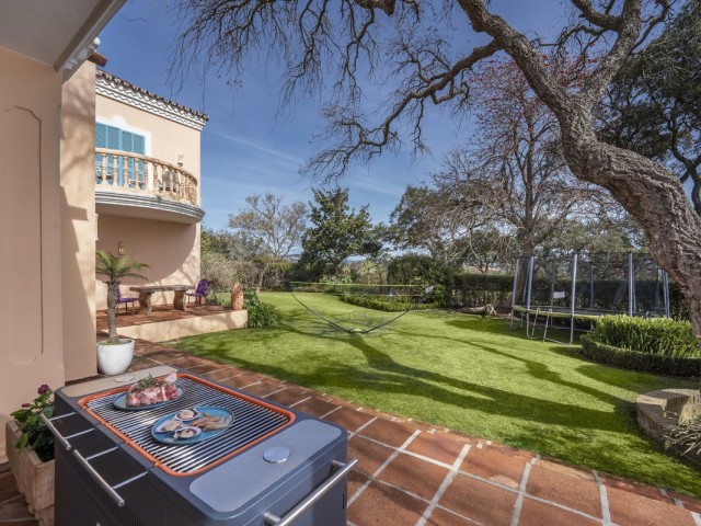 Villa avec 6 Chambres  à San Roque Club