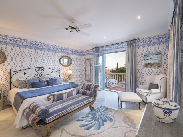 Villa avec 6 Chambres  à San Roque Club