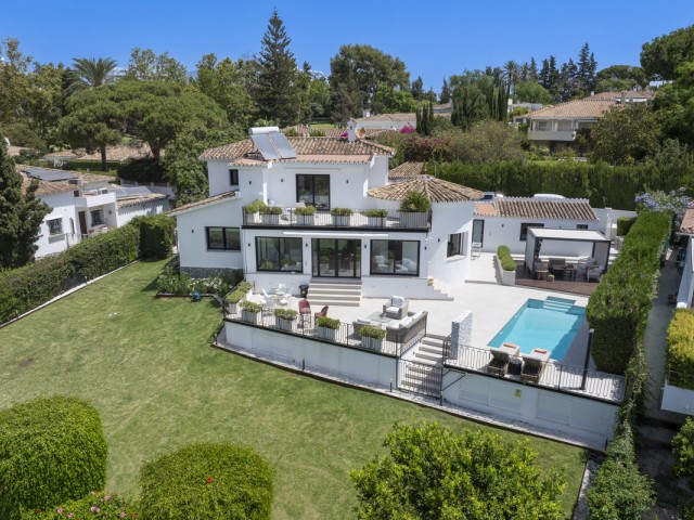4 Bedrooms Villa in Guadalmina Alta
