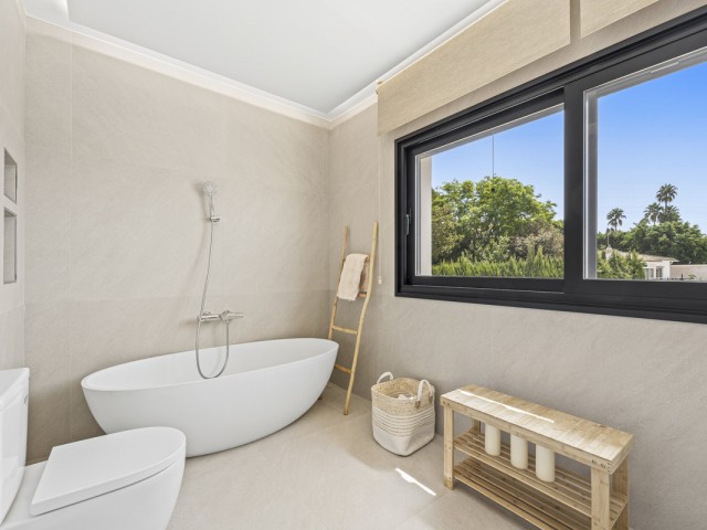 4 Bedrooms Villa in Guadalmina Alta