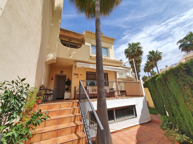 4 Bedrooms Townhouse in Costabella