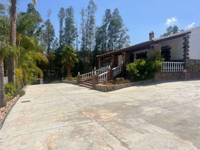 Villa con 3 Dormitorios  en Alhaurín el Grande