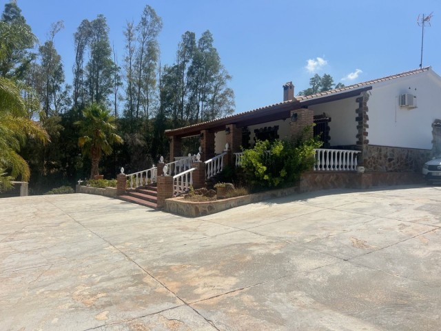 Villa con 3 Dormitorios  en Alhaurín el Grande