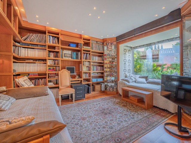 Villa avec 4 Chambres  à Nagüeles