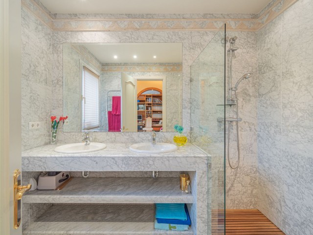 Villa avec 4 Chambres  à Nagüeles