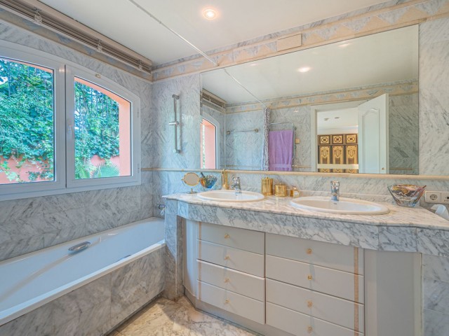 Villa avec 4 Chambres  à Nagüeles