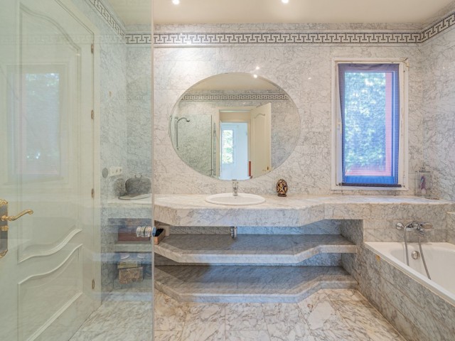 4 Bedrooms Villa in Nagüeles