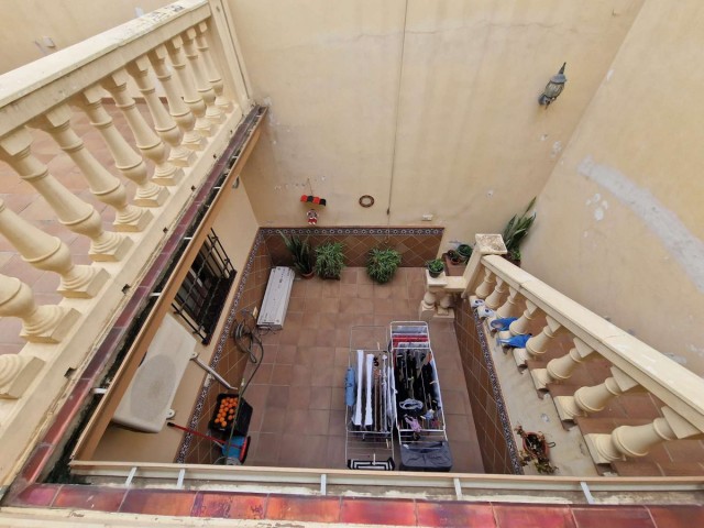 Villa con 5 Dormitorios  en Alhaurín de la Torre