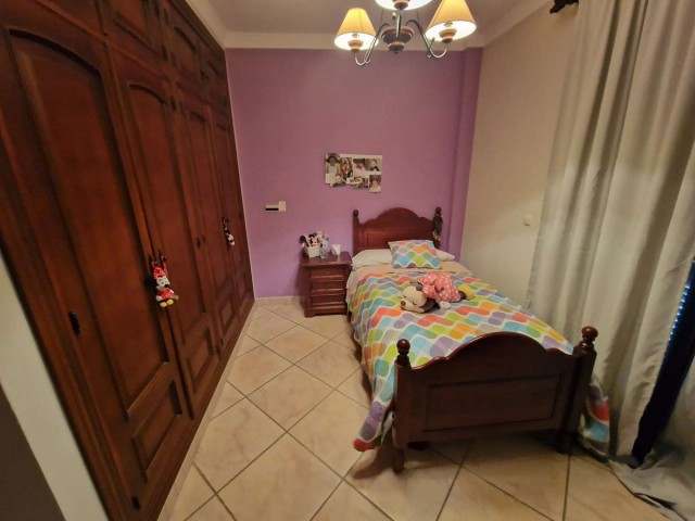 Villa con 5 Dormitorios  en Alhaurín de la Torre