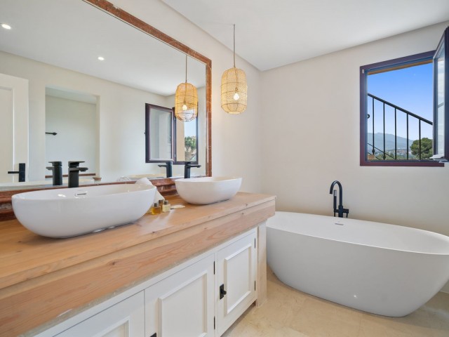 5 Bedrooms Villa in Puerto Banús