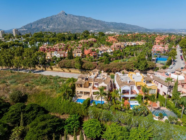 5 Bedrooms Villa in Puerto Banús