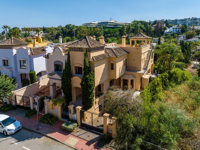 5 Bedrooms Villa in Puerto Banús