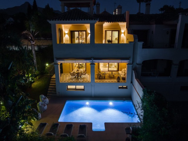 5 Bedrooms Villa in Puerto Banús