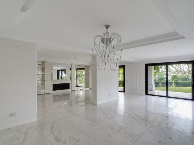 6 Makuuhuoneen Huvila The Golden Mile