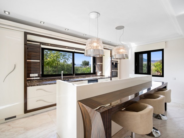 6 Makuuhuoneen Huvila The Golden Mile