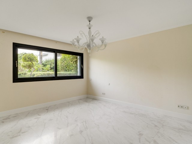 6 Makuuhuoneen Huvila The Golden Mile