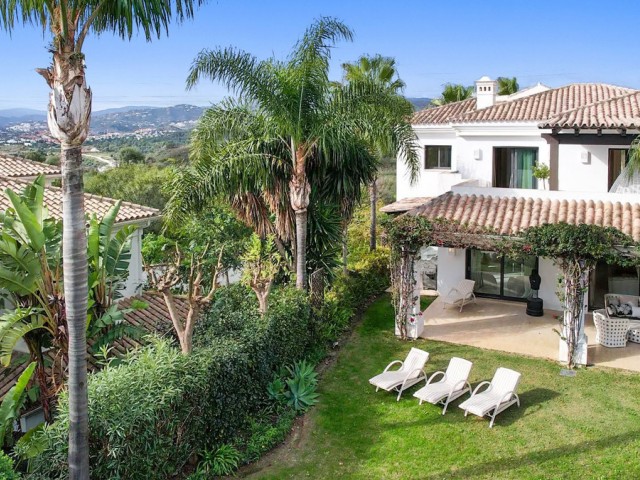 6 Makuuhuoneen Huvila The Golden Mile