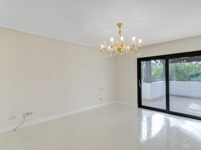 6 Makuuhuoneen Huvila The Golden Mile