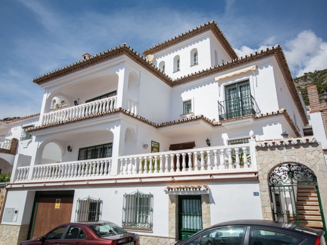 5 Bedrooms Townhouse in Mijas