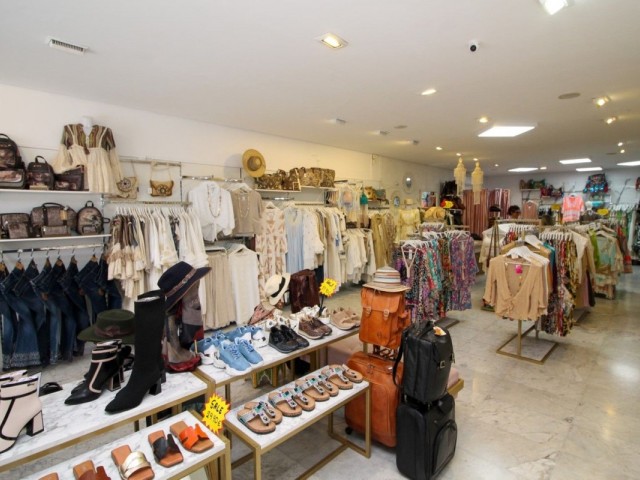 Commercial avec 0 Chambres  à Mijas