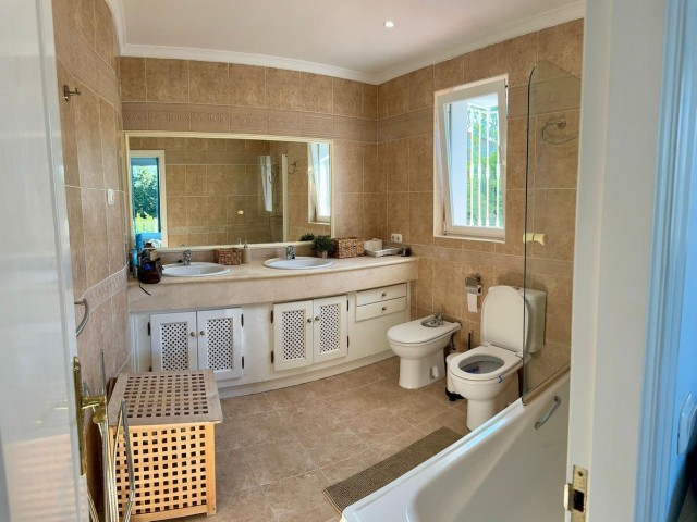5 Bedrooms Villa in Sotogrande Costa