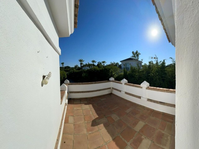 5 Bedrooms Villa in Sotogrande Costa