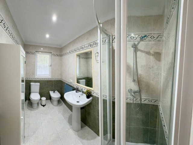 5 Bedrooms Villa in Sotogrande Costa