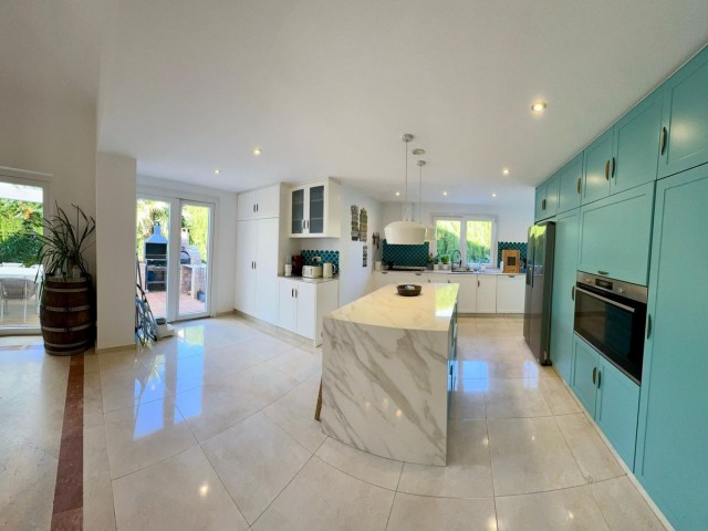 5 Bedrooms Villa in Sotogrande Costa