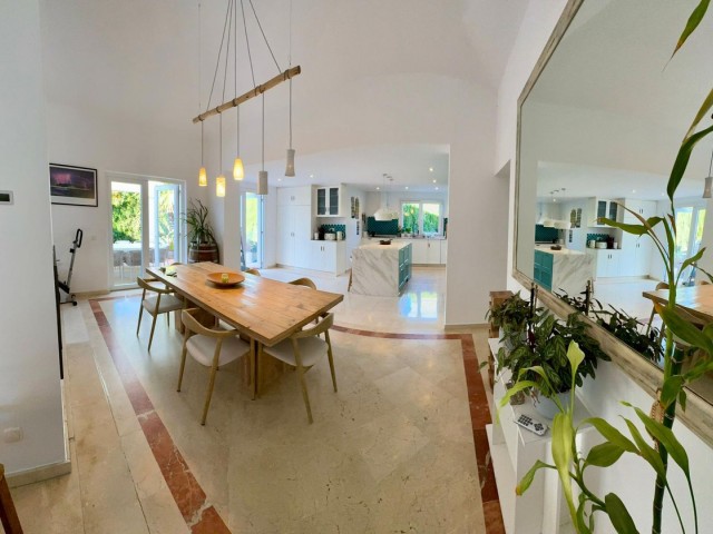 5 Bedrooms Villa in Sotogrande Costa
