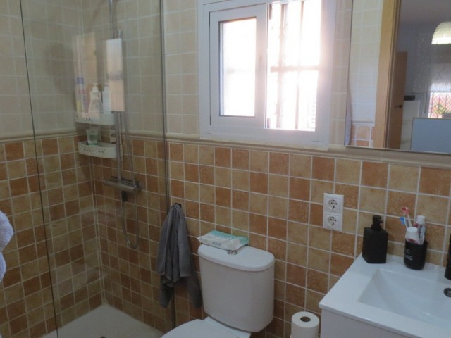 Villa con 4 Dormitorios  en El Coto