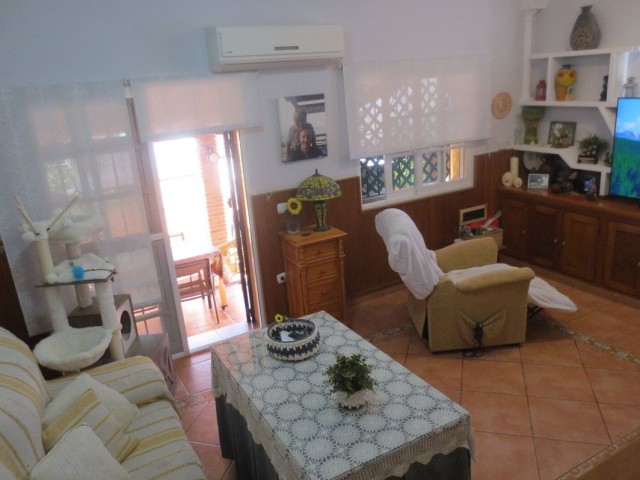 Villa con 4 Dormitorios  en El Coto