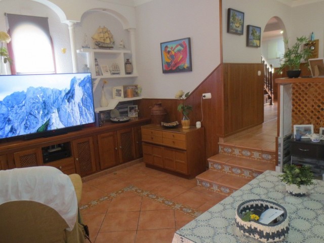 Villa con 4 Dormitorios  en El Coto