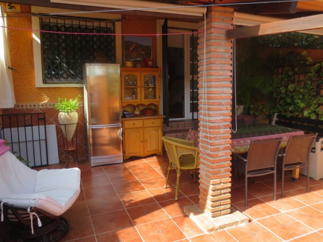 Villa con 4 Dormitorios  en El Coto