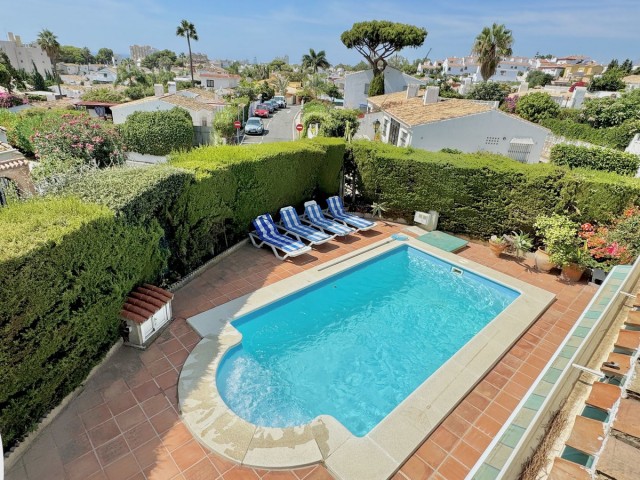 4 Bedrooms Villa in Calahonda