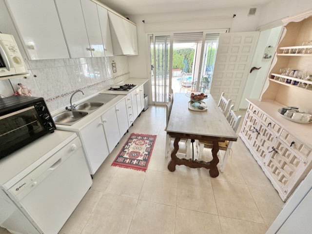 4 Bedrooms Villa in Calahonda