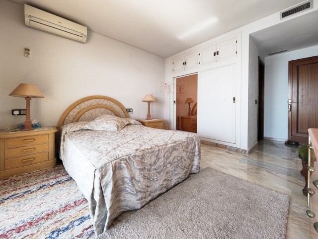 5 Bedrooms Apartment in Los Boliches