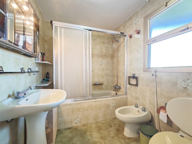 5 Bedrooms Apartment in Los Boliches