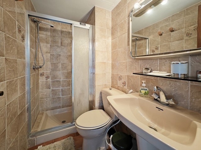 5 Bedrooms Apartment in Los Boliches