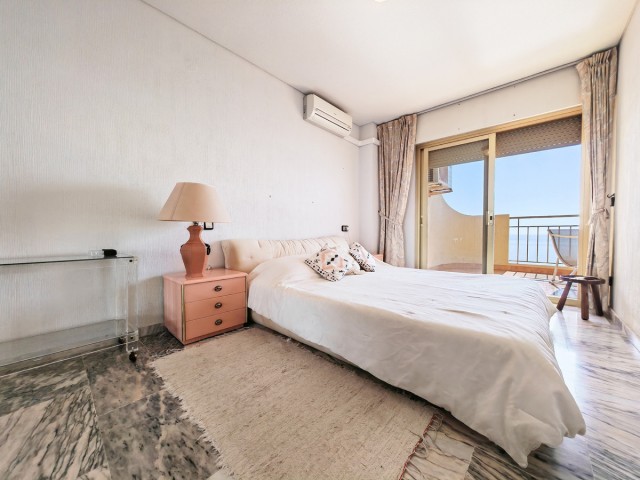 5 Bedrooms Apartment in Los Boliches