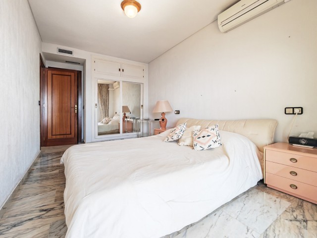 5 Bedrooms Apartment in Los Boliches