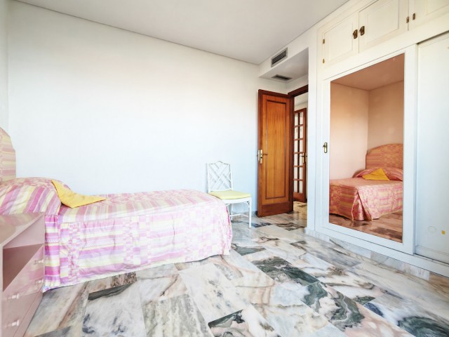 5 Bedrooms Apartment in Los Boliches