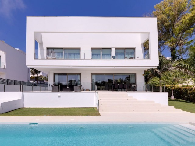 4 Bedrooms Villa in Guadalmina Baja