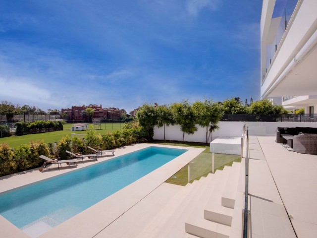 4 Bedrooms Villa in Guadalmina Baja