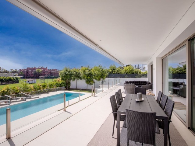 4 Bedrooms Villa in Guadalmina Baja