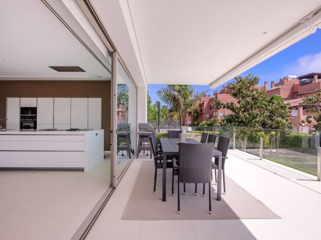 4 Bedrooms Villa in Guadalmina Baja