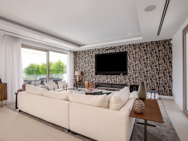 4 Bedrooms Villa in Guadalmina Baja