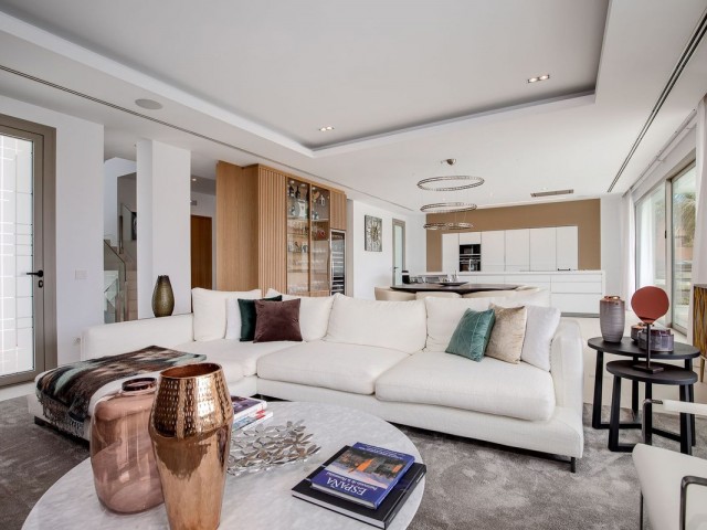 4 Bedrooms Villa in Guadalmina Baja